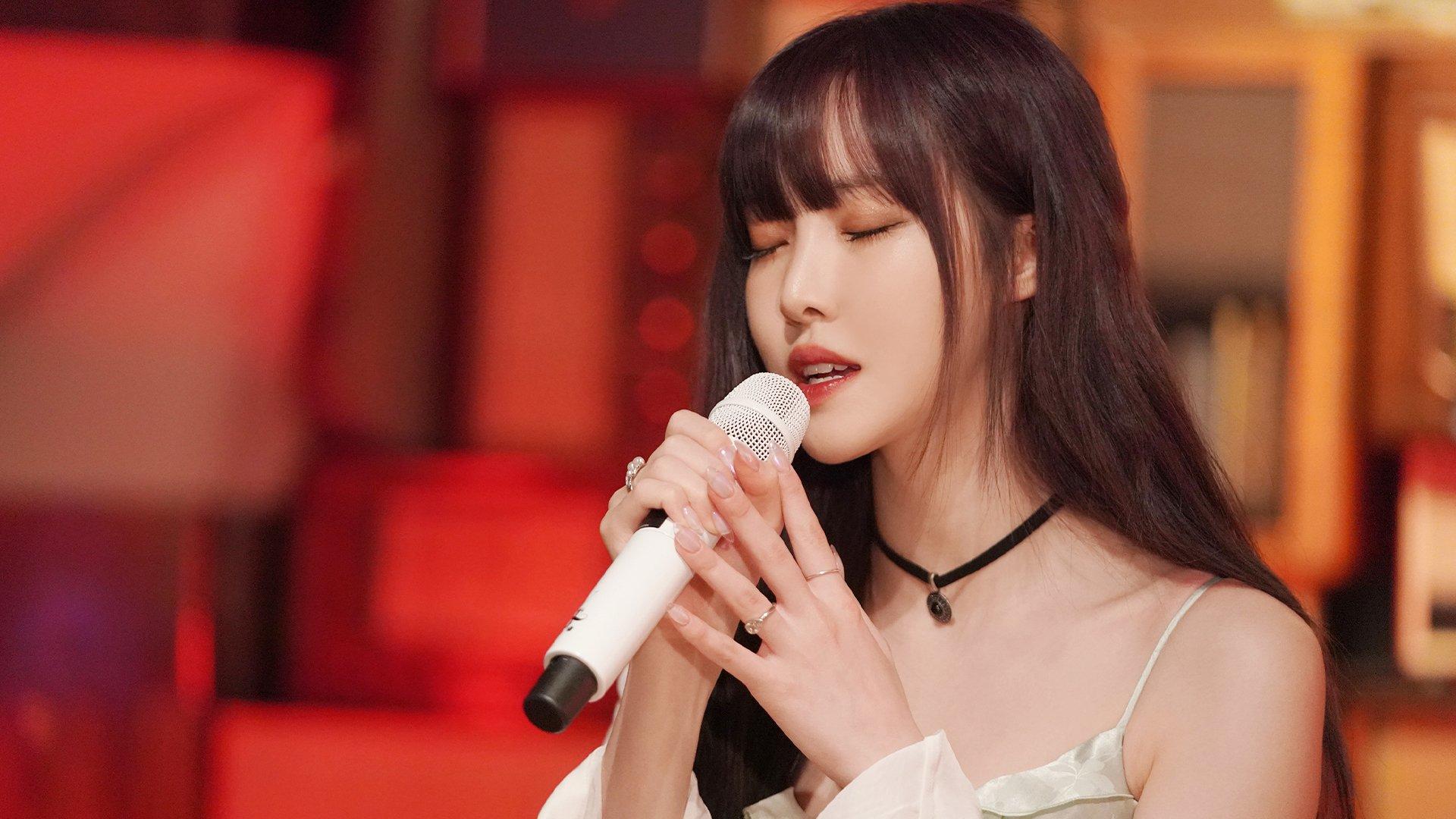 Herbal Tea White Sofas Yuju Reveals The Cozy Items That Keep Her